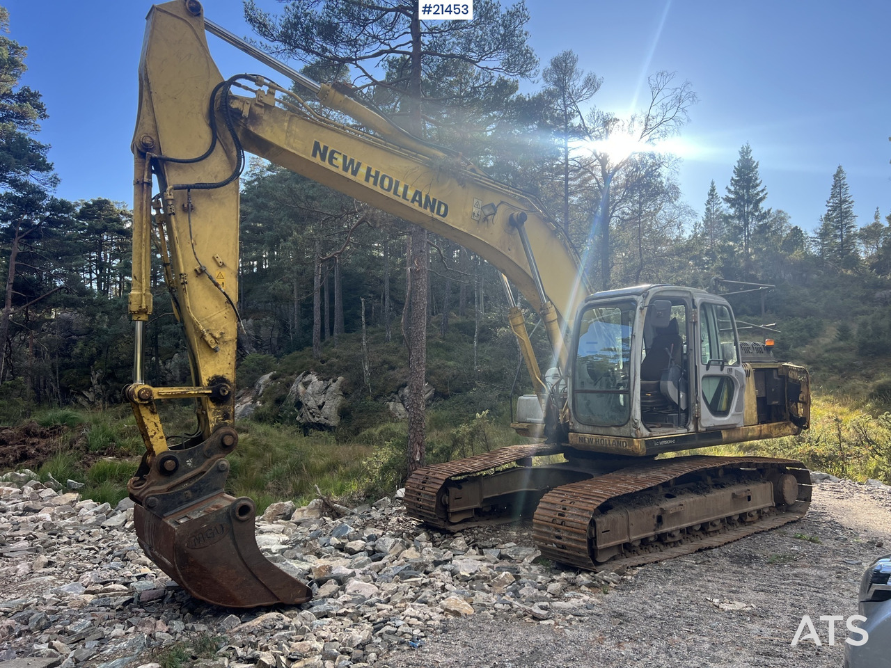 New Holland E215 Gravemaskin - Rupsgraafmachine: afbeelding 1 New Holland E215 Gravemaskin - Rupsgraafmachine: afbeelding 1