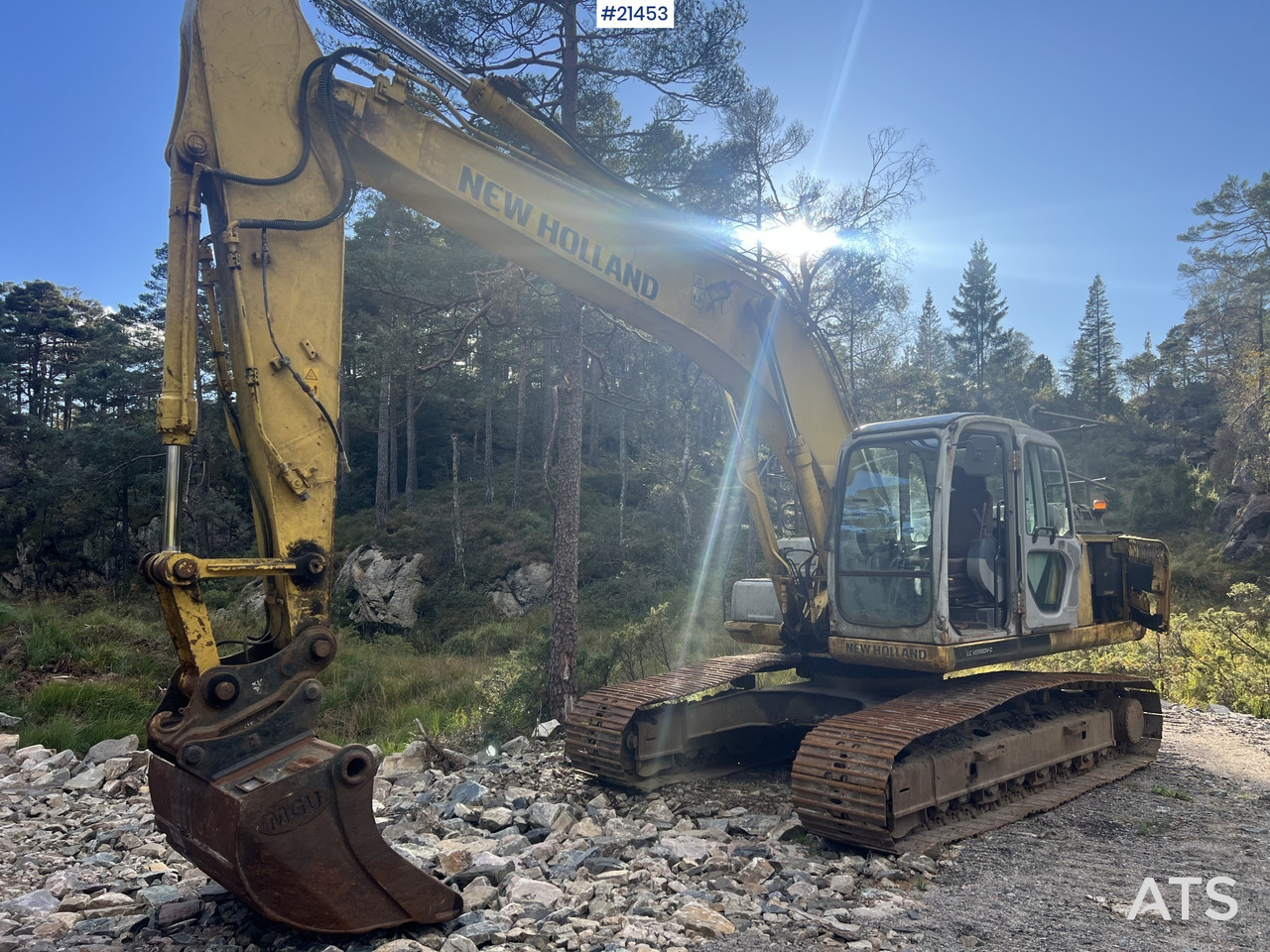 New Holland E215 Gravemaskin - Rupsgraafmachine: afbeelding 2 New Holland E215 Gravemaskin - Rupsgraafmachine: afbeelding 2