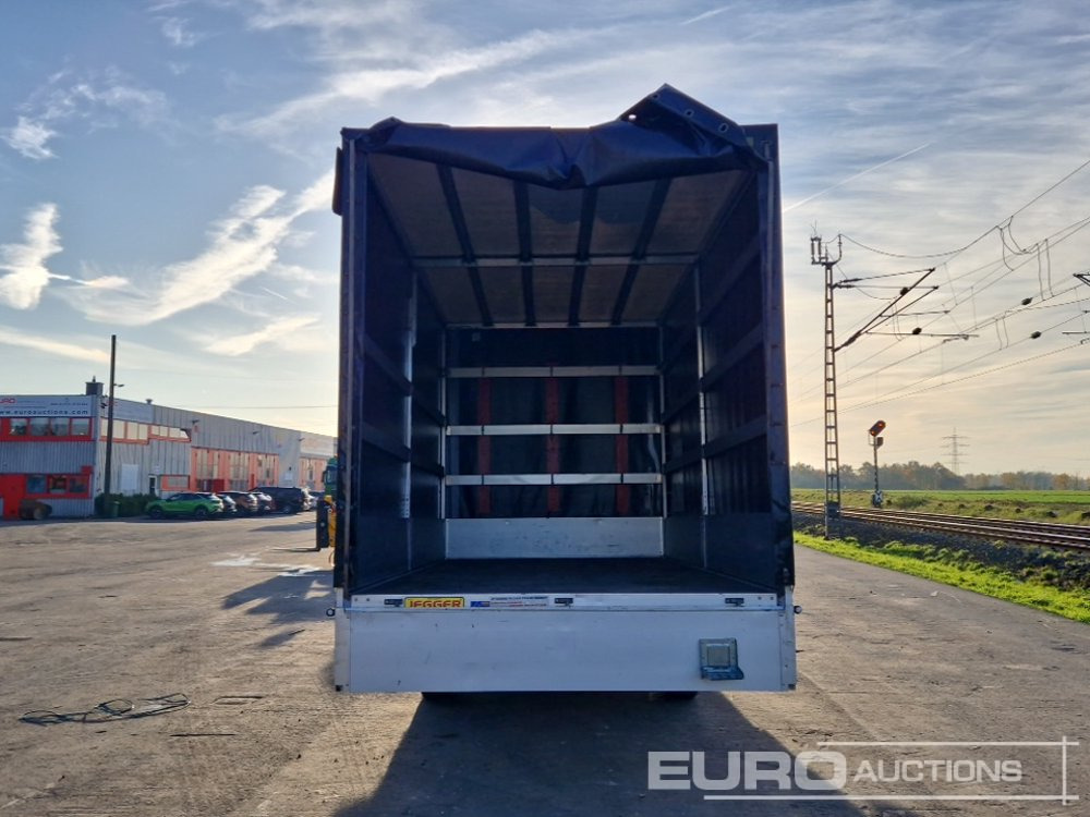 2017 Peugot Boxer, Electric Windows, A/C, Curtain Sider, JEGGER Boxes (New Engine (63000 km)) - Huifzeil bedrijfswagen: afbeelding 4 2017 Peugot Boxer, Electric Windows, A/C, Curtain Sider, JEGGER Boxes (New Engine (63000 km)) - Huifzeil bedrijfswagen: afbeelding 4