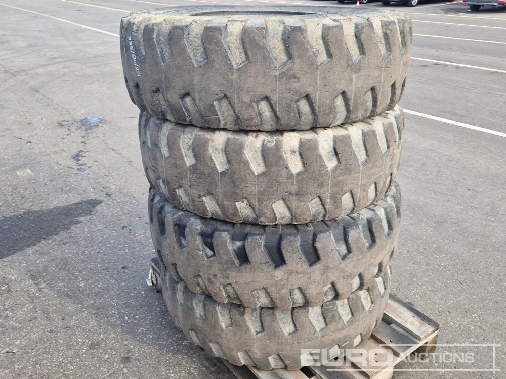 335/80/20 Tyres (4 of) - Band: afbeelding 2 335/80/20 Tyres (4 of) - Band: afbeelding 2