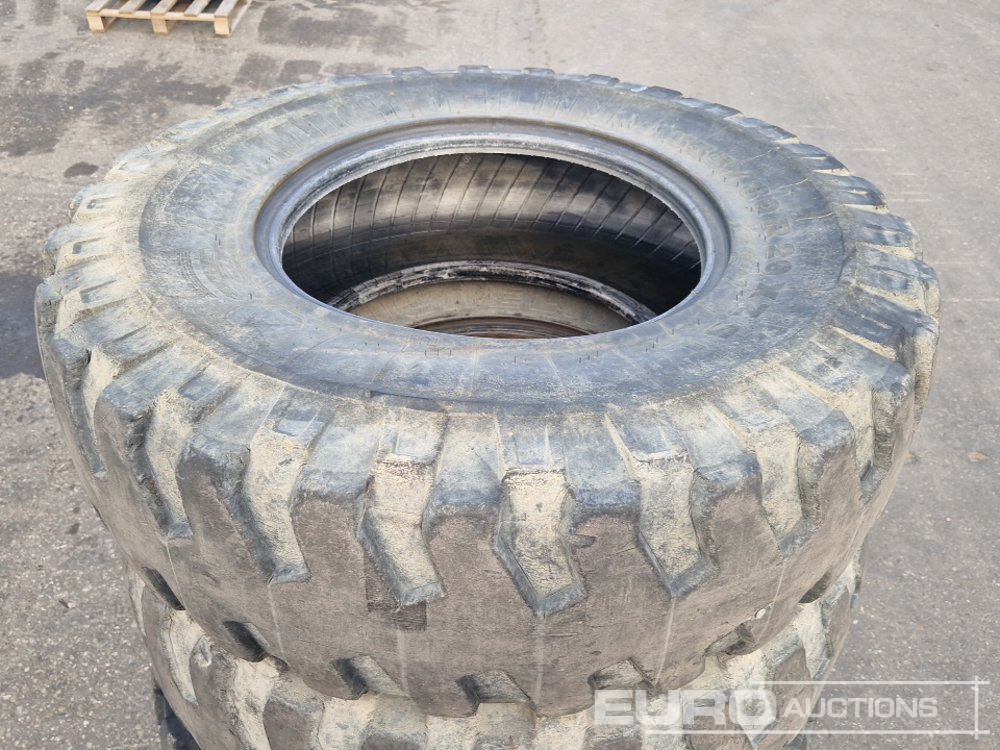 335/80/20 Tyres (4 of) - Band: afbeelding 5 335/80/20 Tyres (4 of) - Band: afbeelding 5
