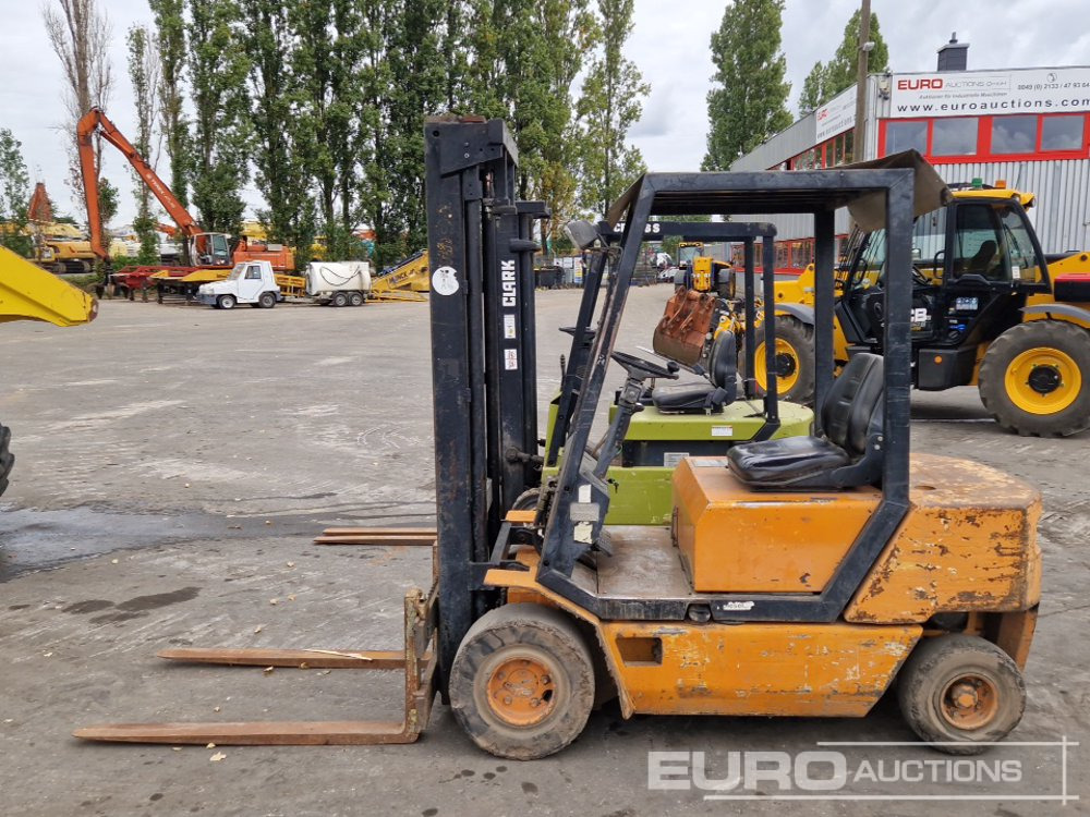 Boss Diesel Forklift, 2 Stage Mast, Forks - Heftruck: afbeelding 2 Boss Diesel Forklift, 2 Stage Mast, Forks - Heftruck: afbeelding 2