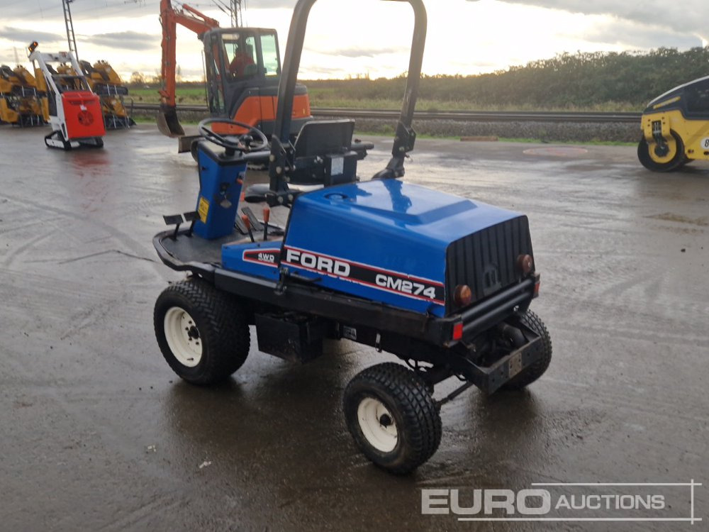 New Holland TM274 4WD Ride on Lawnmower, Roll Bar (No Cutting Deck) - Gazonmaaier: afbeelding 3 New Holland TM274 4WD Ride on Lawnmower, Roll Bar (No Cutting Deck) - Gazonmaaier: afbeelding 3