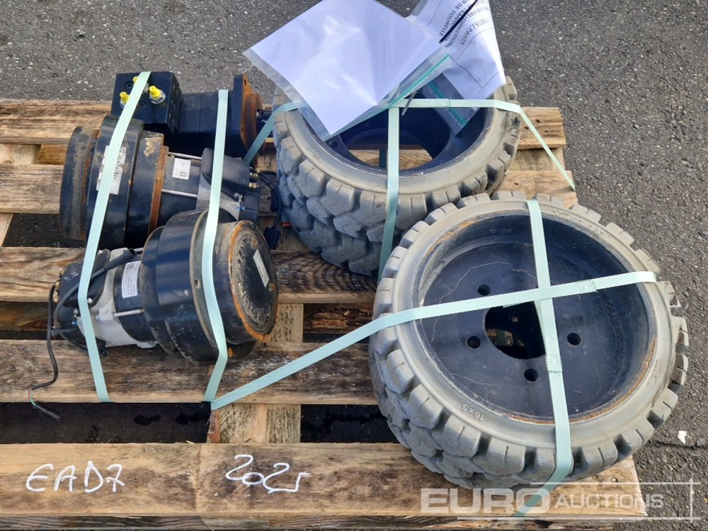 Wheels (4 of) + Hydraulic Motor (2 of) to suit Haulotte Star 10 - Onderdelen: afbeelding 1 Wheels (4 of) + Hydraulic Motor (2 of) to suit Haulotte Star 10 - Onderdelen: afbeelding 1