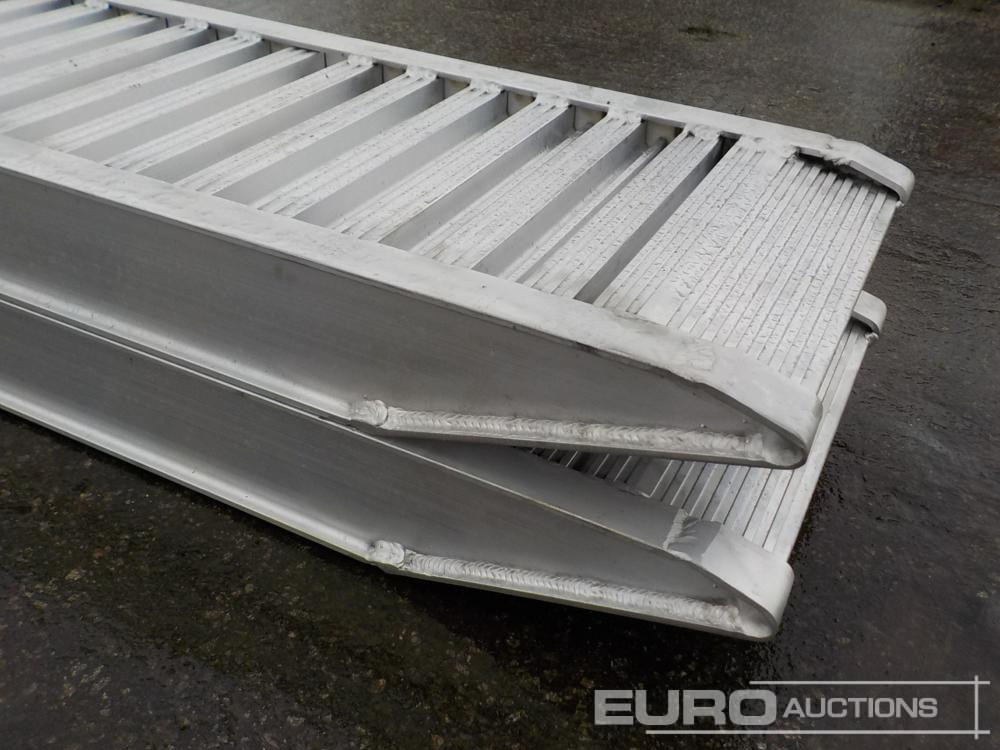 Unused CLM 85.25 Aluminium Loading Ramps (2of) 2920kg Capacity, 2500mm Length - Laadbrug: afbeelding 3 Unused CLM 85.25 Aluminium Loading Ramps (2of) 2920kg Capacity, 2500mm Length - Laadbrug: afbeelding 3