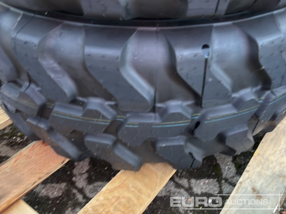 Unused Mitas 365/70R18 Tyre & Rim (2 of) - Band: afbeelding 5 Unused Mitas 365/70R18 Tyre & Rim (2 of) - Band: afbeelding 5
