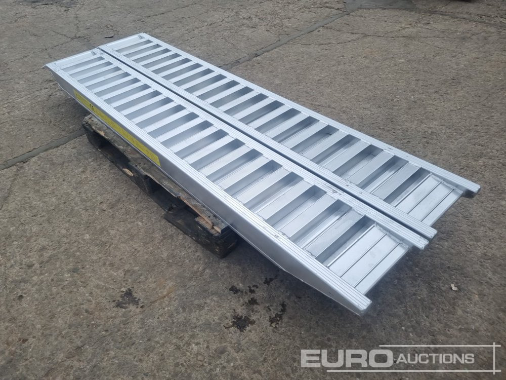 Unused Set of Aluminium Ramps, 250cm, 6,000kg - Laadbrug: afbeelding 4 Unused Set of Aluminium Ramps, 250cm, 6,000kg - Laadbrug: afbeelding 4