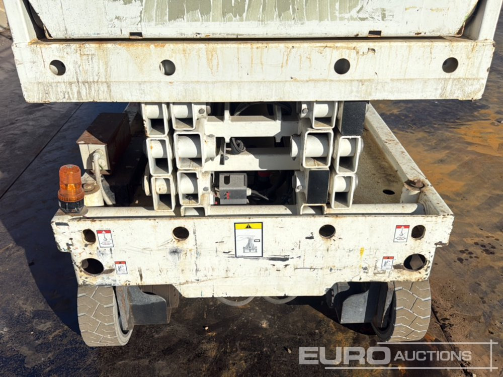 Schaarlift 2014 Haulotte Compact 10: afbeelding 13 Schaarlift 2014 Haulotte Compact 10: afbeelding 13