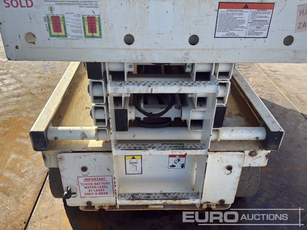 Schaarlift 2014 Haulotte Compact 10: afbeelding 14 Schaarlift 2014 Haulotte Compact 10: afbeelding 14