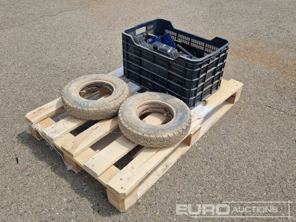 Pallet of Various Tools and Wheels - Bouwmaterieel: afbeelding 1 Pallet of Various Tools and Wheels - Bouwmaterieel: afbeelding 1