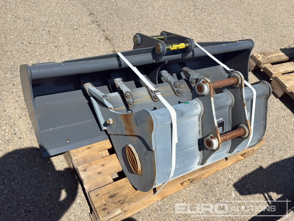 Unused Strickland 60" Ditching, 30" Digging Buckets 30mm Pin to suit JCB 2CX Excavator - Bak: afbeelding 1 Unused Strickland 60" Ditching, 30" Digging Buckets 30mm Pin to suit JCB 2CX Excavator - Bak: afbeelding 1