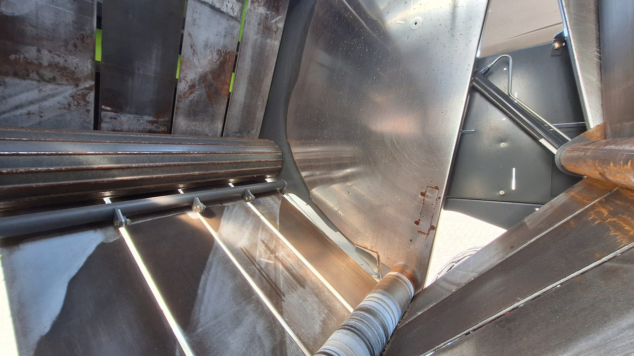 Claas Variant 485 RC - Hooi-/ Voedermachine: afbeelding 2 Claas Variant 485 RC - Hooi-/ Voedermachine: afbeelding 2