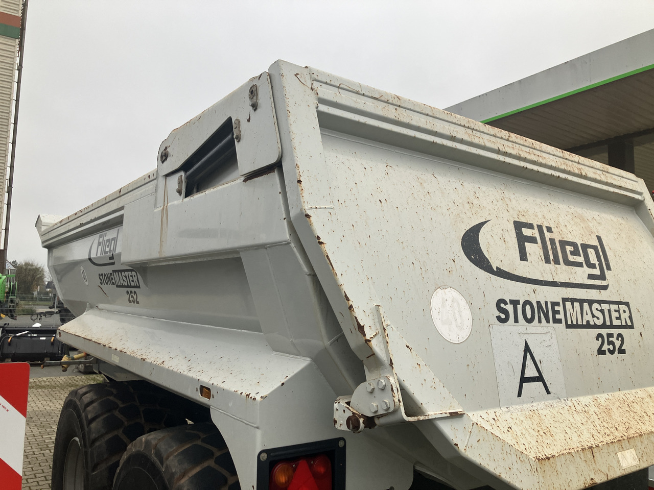 Fliegl Stone Master 252 Muldenkipper - Kipper vrachtwagen: afbeelding 3 Fliegl Stone Master 252 Muldenkipper - Kipper vrachtwagen: afbeelding 3