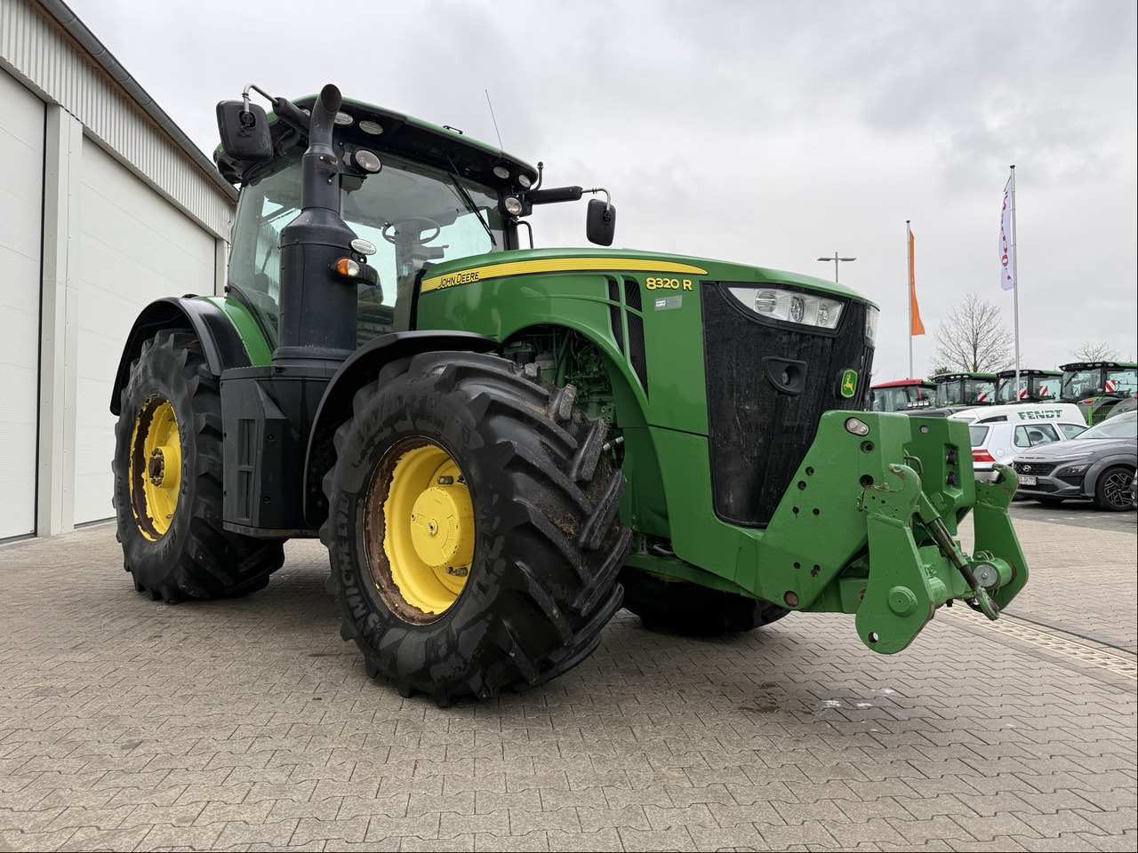 John Deere 8320 R E23 - Tractor: afbeelding 1 John Deere 8320 R E23 - Tractor: afbeelding 1