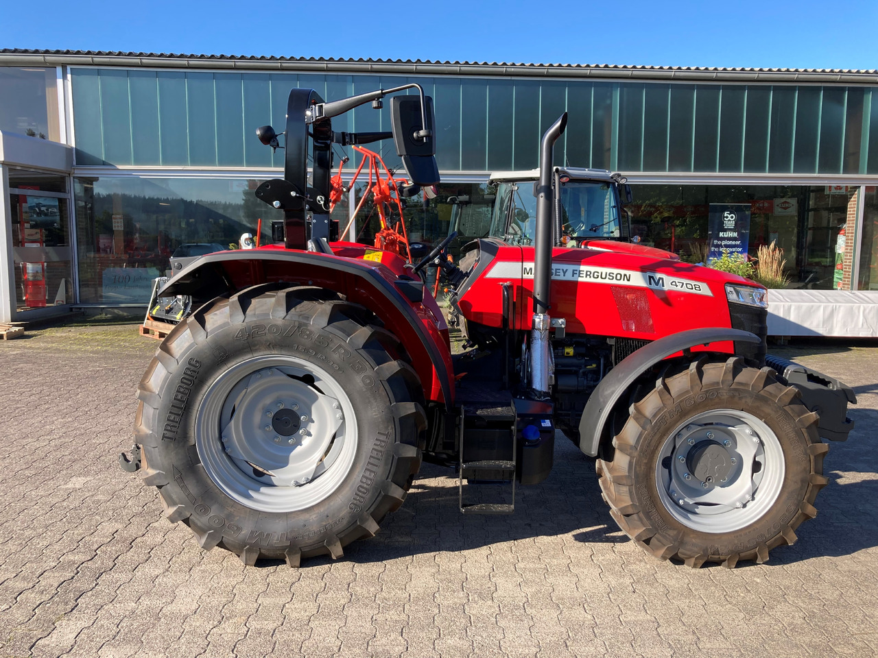 Massey Ferguson 4708 M Plattform Essential - Tractor: afbeelding 1 Massey Ferguson 4708 M Plattform Essential - Tractor: afbeelding 1