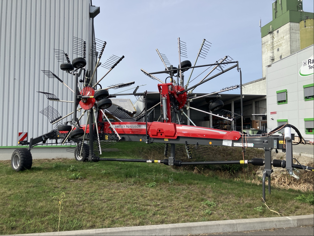Massey Ferguson RK 842 SD-TRC - Hooischudder: afbeelding 1 Massey Ferguson RK 842 SD-TRC - Hooischudder: afbeelding 1