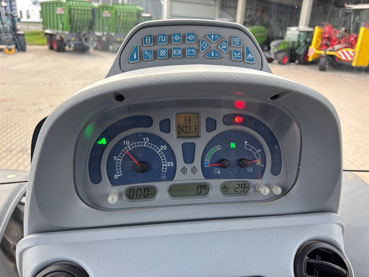 New Holland T6.140 Auto Command - Tractor: afbeelding 2 New Holland T6.140 Auto Command - Tractor: afbeelding 2