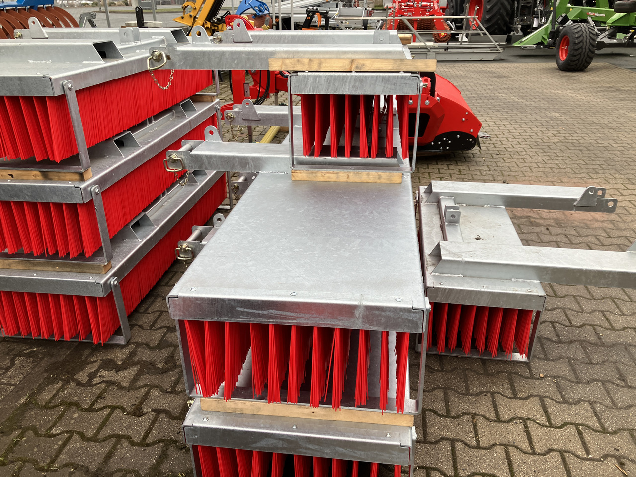 Osborn Broomate Megamate APR-300 - Voorlader voor tractor: afbeelding 2 Osborn Broomate Megamate APR-300 - Voorlader voor tractor: afbeelding 2