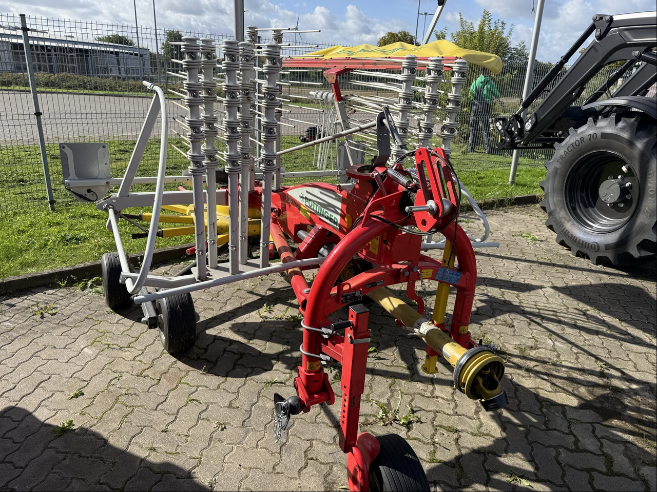 Pöttinger TOP 422 Einkreiselschwader - Hooischudder: afbeelding 1 Pöttinger TOP 422 Einkreiselschwader - Hooischudder: afbeelding 1