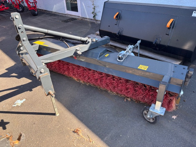 Saphir FKM 231 Kehrmaschine - Maaimachine: afbeelding 1 Saphir FKM 231 Kehrmaschine - Maaimachine: afbeelding 1
