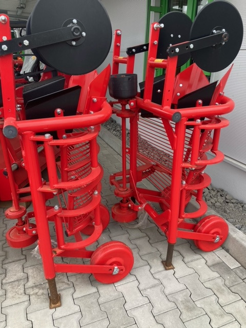 Tehnos IK 1D Kartoffelroder - Oogstmachine: afbeelding 1 Tehnos IK 1D Kartoffelroder - Oogstmachine: afbeelding 1