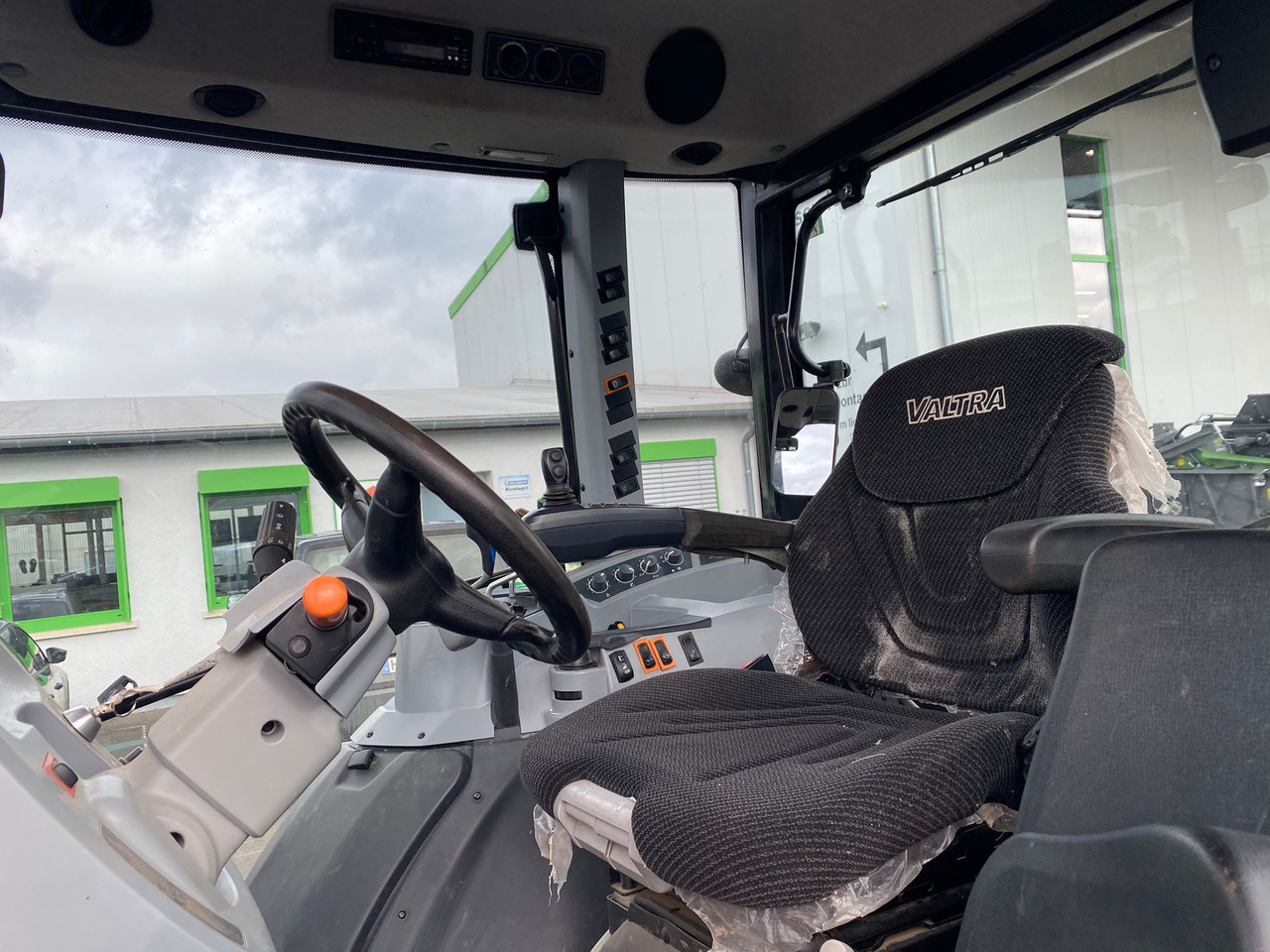 Valtra A 104 MH4 - Tractor: afbeelding 2 Valtra A 104 MH4 - Tractor: afbeelding 2