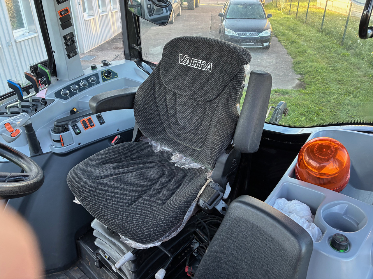 Valtra A114MH4 AC 71.5 - Tractor: afbeelding 4 Valtra A114MH4 AC 71.5 - Tractor: afbeelding 4