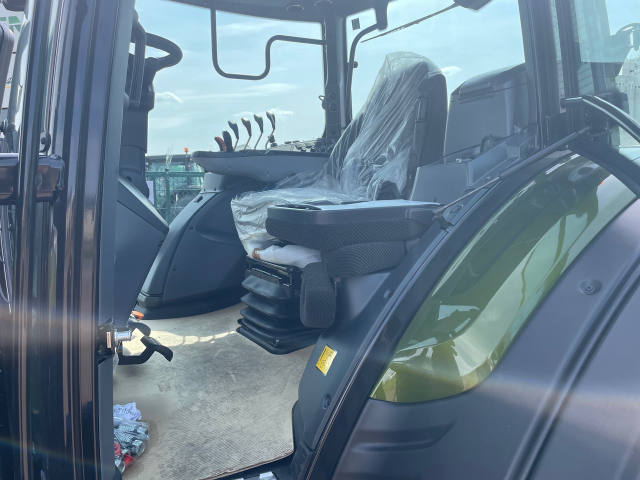 Valtra N155 EA 2B1 - Tractor: afbeelding 3 Valtra N155 EA 2B1 - Tractor: afbeelding 3