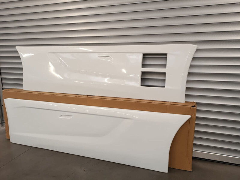 Iveco S WAY EURO 6 - ADBlue steps / scalini ADBlue - Aerokit/ Spoiler voor Vrachtwagen: afbeelding 5 Iveco S WAY EURO 6 - ADBlue steps / scalini ADBlue - Aerokit/ Spoiler voor Vrachtwagen: afbeelding 5