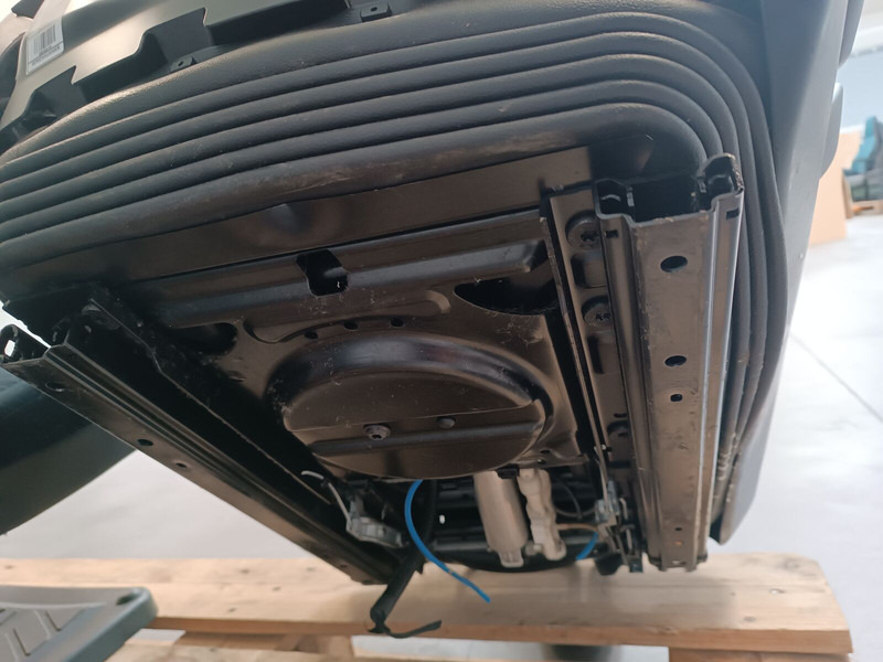 Mercedes-Benz RH+LH - DX+SX - Zitplaats voor Vrachtwagen: afbeelding 5 Mercedes-Benz RH+LH - DX+SX - Zitplaats voor Vrachtwagen: afbeelding 5