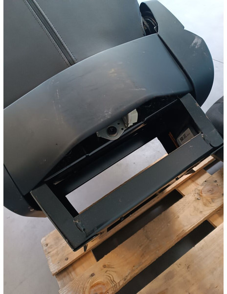 Mercedes-Benz RH+LH - DX+SX - Zitplaats voor Vrachtwagen: afbeelding 3 Mercedes-Benz RH+LH - DX+SX - Zitplaats voor Vrachtwagen: afbeelding 3