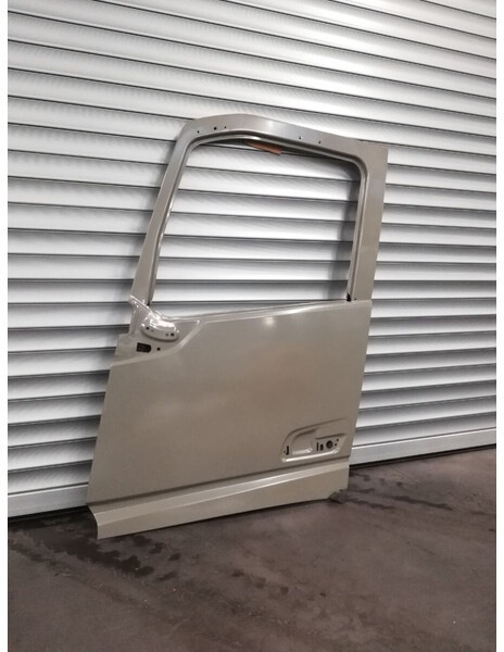 Volvo FH - Deur en onderdelen voor Vrachtwagen: afbeelding 1 Volvo FH - Deur en onderdelen voor Vrachtwagen: afbeelding 1