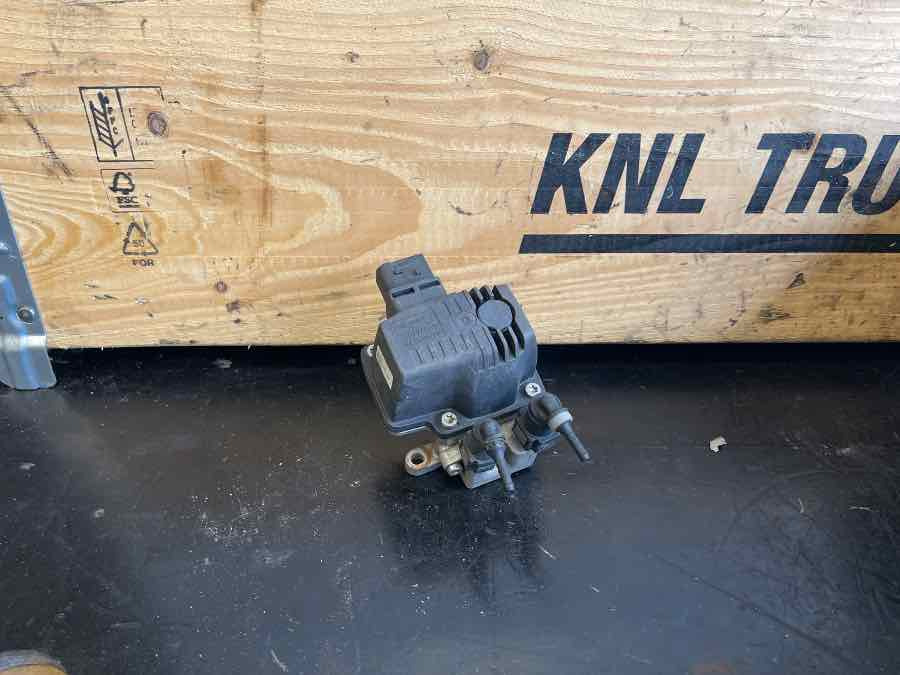 DAF ADBLUE PUMP 4377649 - Brandstofsysteem voor Vrachtwagen: afbeelding 1 DAF ADBLUE PUMP 4377649 - Brandstofsysteem voor Vrachtwagen: afbeelding 1