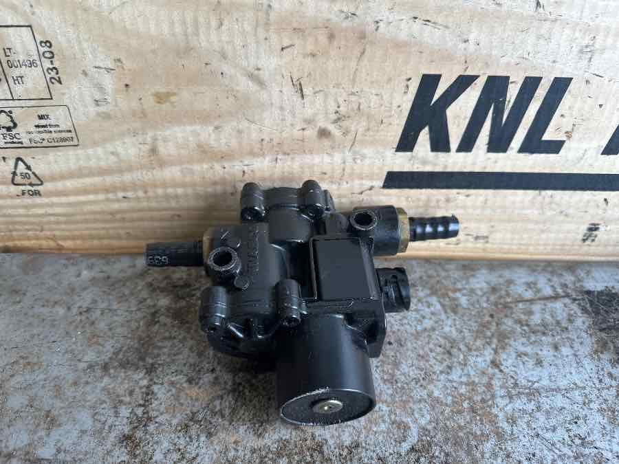 MAN AIR VALVE 81.52452-6038 - Remventiel voor Vrachtwagen: afbeelding 1 MAN AIR VALVE 81.52452-6038 - Remventiel voor Vrachtwagen: afbeelding 1