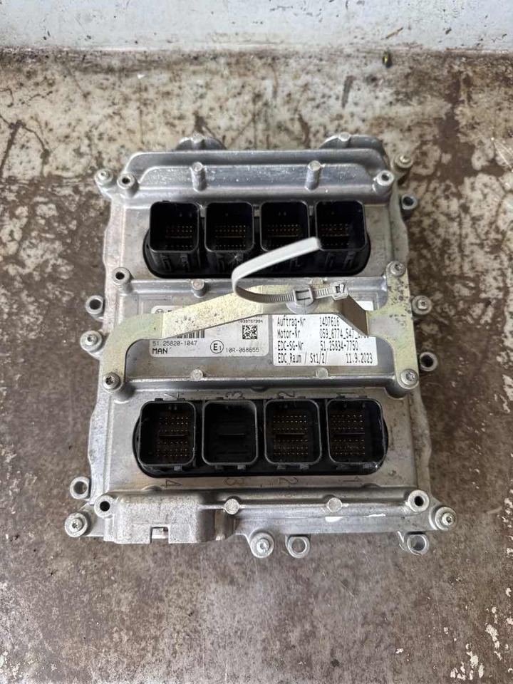 MAN ENGINE ECU 51.25834-7750 - Elektrisch systeem voor Vrachtwagen: afbeelding 1 MAN ENGINE ECU 51.25834-7750 - Elektrisch systeem voor Vrachtwagen: afbeelding 1