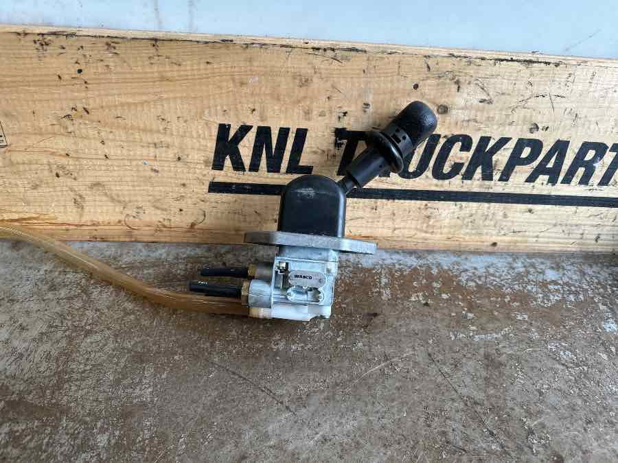 MAN HANDBRAKE 81.52315-6208 - Cabine en interieur voor Vrachtwagen: afbeelding 2 MAN HANDBRAKE 81.52315-6208 - Cabine en interieur voor Vrachtwagen: afbeelding 2