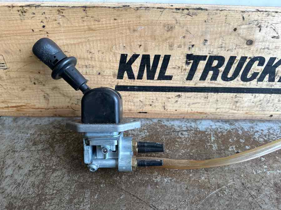 MAN HANDBRAKE 81.52315-6208 - Cabine en interieur voor Vrachtwagen: afbeelding 1 MAN HANDBRAKE 81.52315-6208 - Cabine en interieur voor Vrachtwagen: afbeelding 1