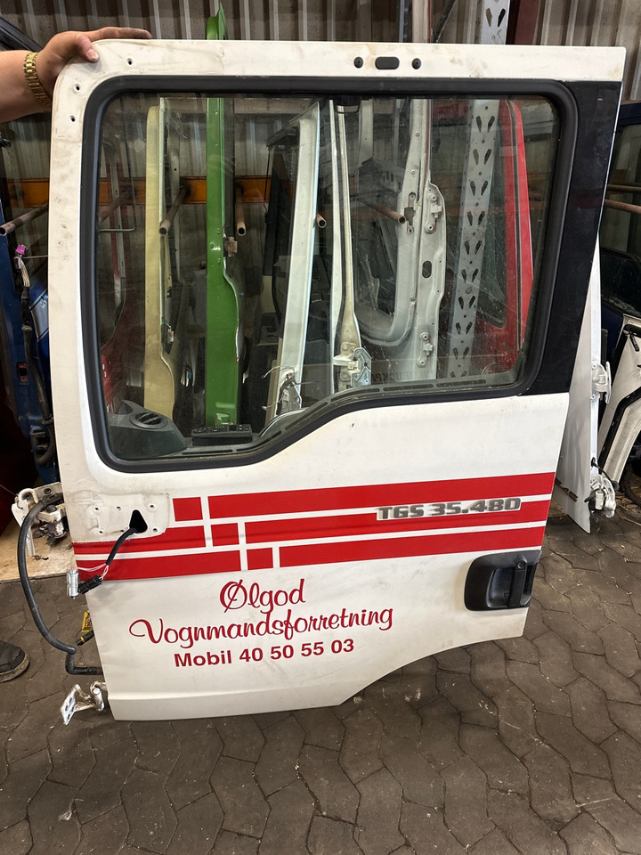 MAN LEFT DOOR 81.62600-4131 - Cabine en interieur voor Vrachtwagen: afbeelding 1 MAN LEFT DOOR 81.62600-4131 - Cabine en interieur voor Vrachtwagen: afbeelding 1