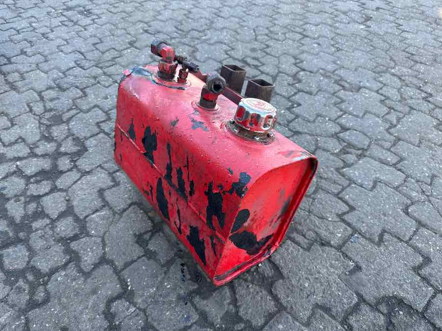 MAN OIL FLUID RESERVOIR 81.36049-5002 - Hydraulica voor Vrachtwagen: afbeelding 1 MAN OIL FLUID RESERVOIR 81.36049-5002 - Hydraulica voor Vrachtwagen: afbeelding 1