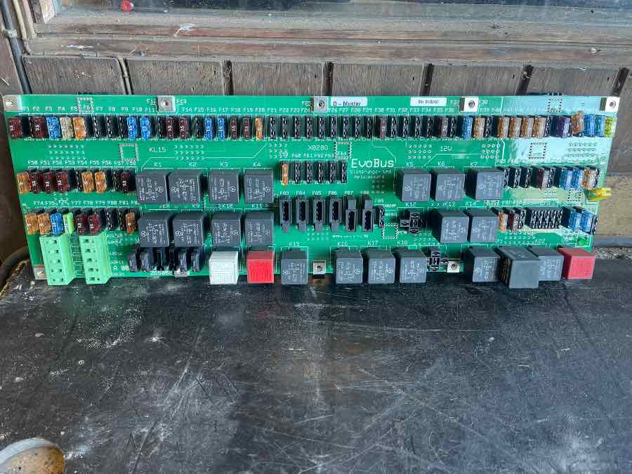 MERCEDES ELECTRIC SWITCH PANEL A0055463340 - Elektrisch systeem voor Bus: afbeelding 2 MERCEDES ELECTRIC SWITCH PANEL A0055463340 - Elektrisch systeem voor Bus: afbeelding 2