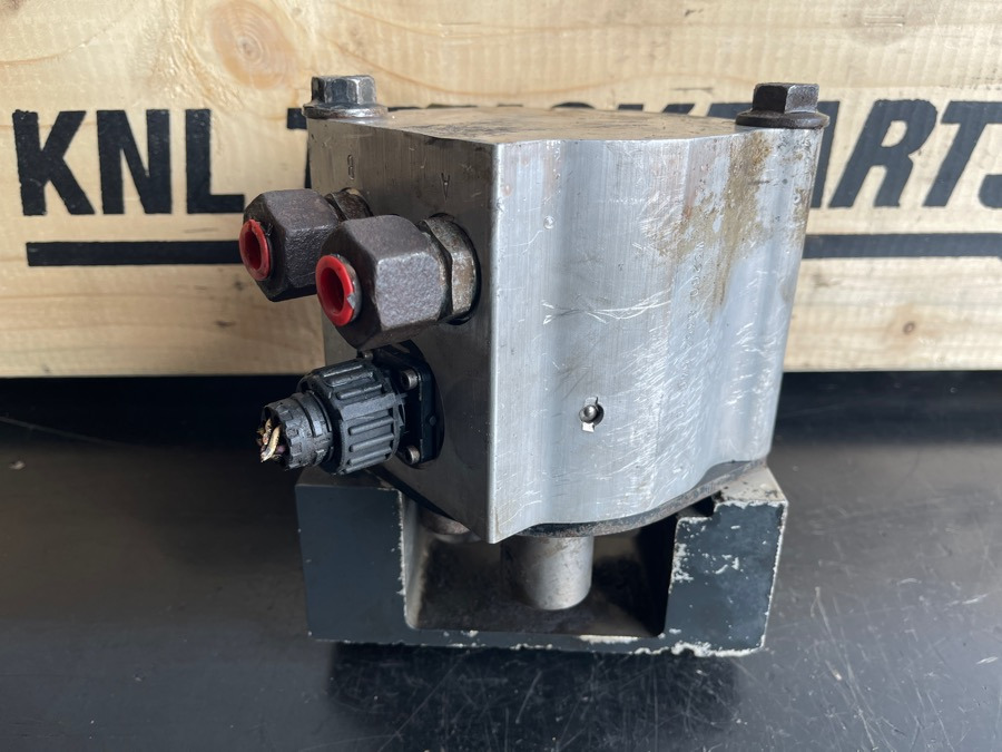 MERCEDES STEERING VALVE A9604600484 - Remventiel voor Vrachtwagen: afbeelding 2 MERCEDES STEERING VALVE A9604600484 - Remventiel voor Vrachtwagen: afbeelding 2