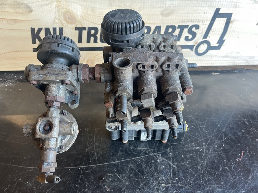 MERCEDES VALVE 4729051110 - Remventiel voor Vrachtwagen: afbeelding 1 MERCEDES VALVE 4729051110 - Remventiel voor Vrachtwagen: afbeelding 1