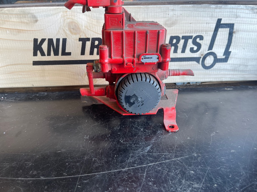 MERCEDES VALVE A0004296324 - Remventiel voor Vrachtwagen: afbeelding 1 MERCEDES VALVE A0004296324 - Remventiel voor Vrachtwagen: afbeelding 1