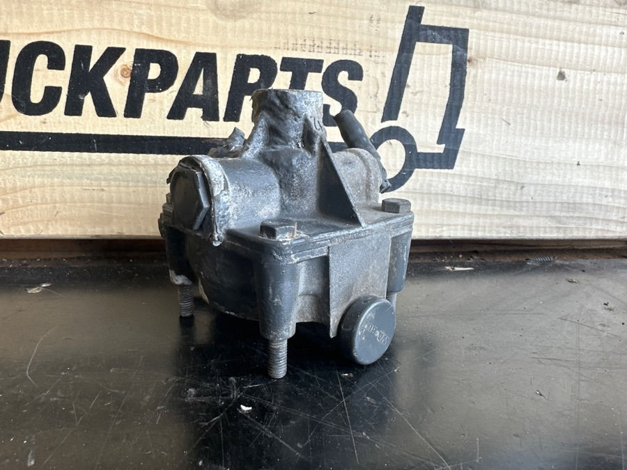 MERCEDES VALVE A0054299544 - Remventiel voor Vrachtwagen: afbeelding 1 MERCEDES VALVE A0054299544 - Remventiel voor Vrachtwagen: afbeelding 1