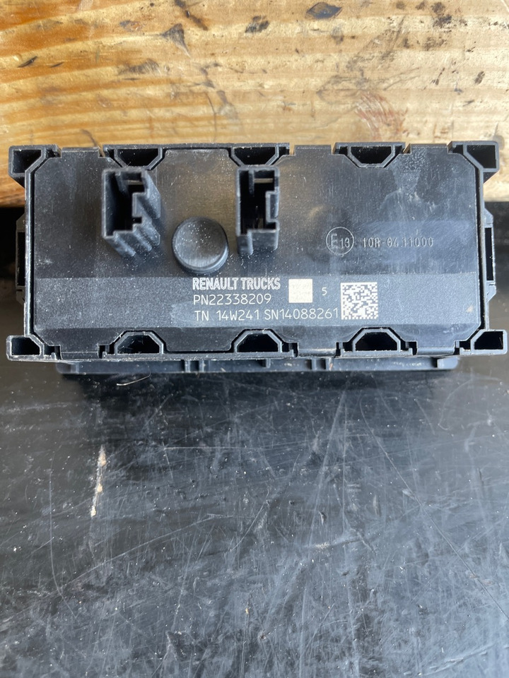 RENAULT SWITCH MODULE 7422338209 - Cabine en interieur voor Vrachtwagen: afbeelding 2 RENAULT SWITCH MODULE 7422338209 - Cabine en interieur voor Vrachtwagen: afbeelding 2
