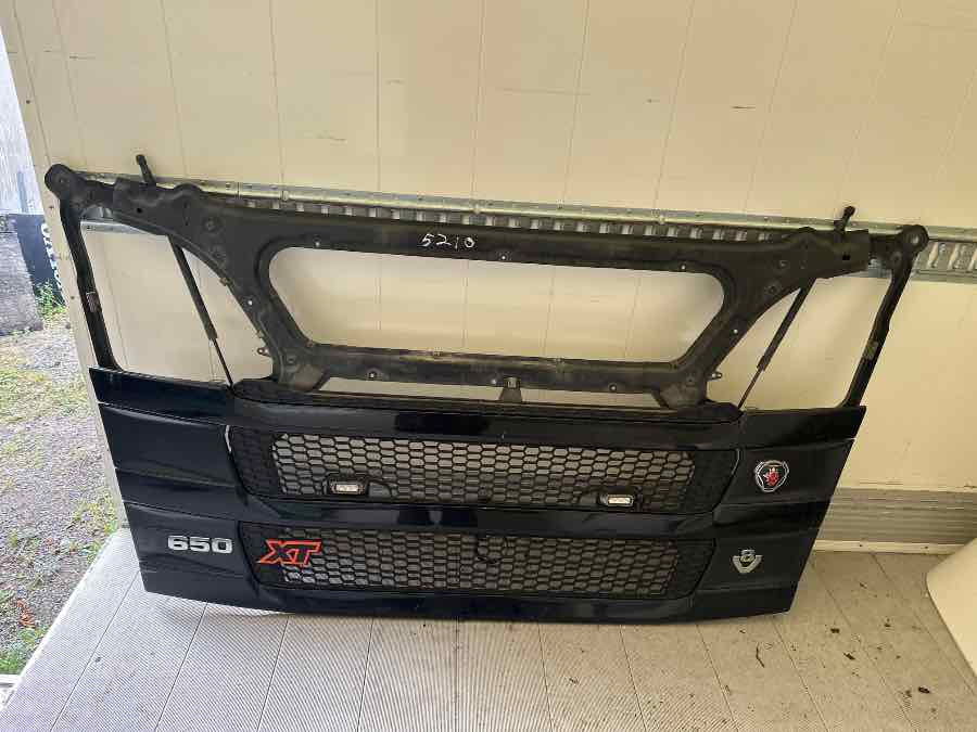 SCANIA FRONT GRILL FRAME 2894750 - Carrosserie en exterieur voor Vrachtwagen: afbeelding 1 SCANIA FRONT GRILL FRAME 2894750 - Carrosserie en exterieur voor Vrachtwagen: afbeelding 1