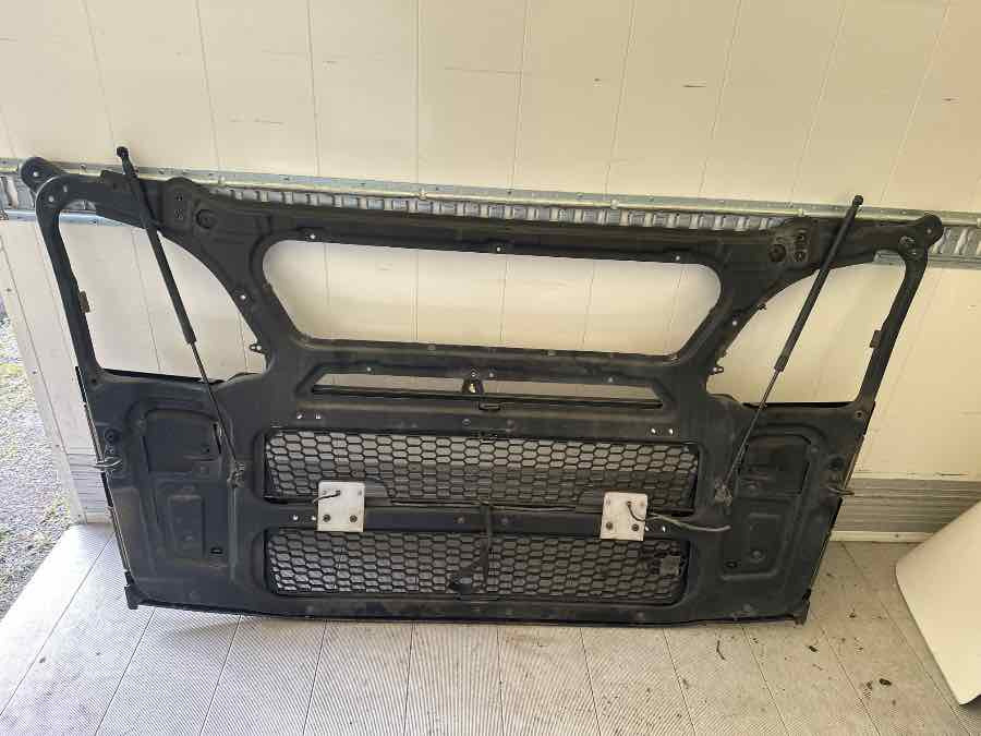 SCANIA FRONT GRILL FRAME 2894750 - Carrosserie en exterieur voor Vrachtwagen: afbeelding 2 SCANIA FRONT GRILL FRAME 2894750 - Carrosserie en exterieur voor Vrachtwagen: afbeelding 2