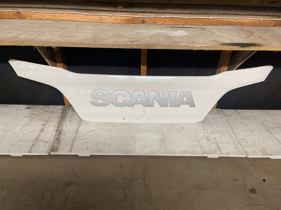 SCANIA FRONT UP GRILL 2542870 - Carrosserie en exterieur voor Vrachtwagen: afbeelding 1 SCANIA FRONT UP GRILL 2542870 - Carrosserie en exterieur voor Vrachtwagen: afbeelding 1
