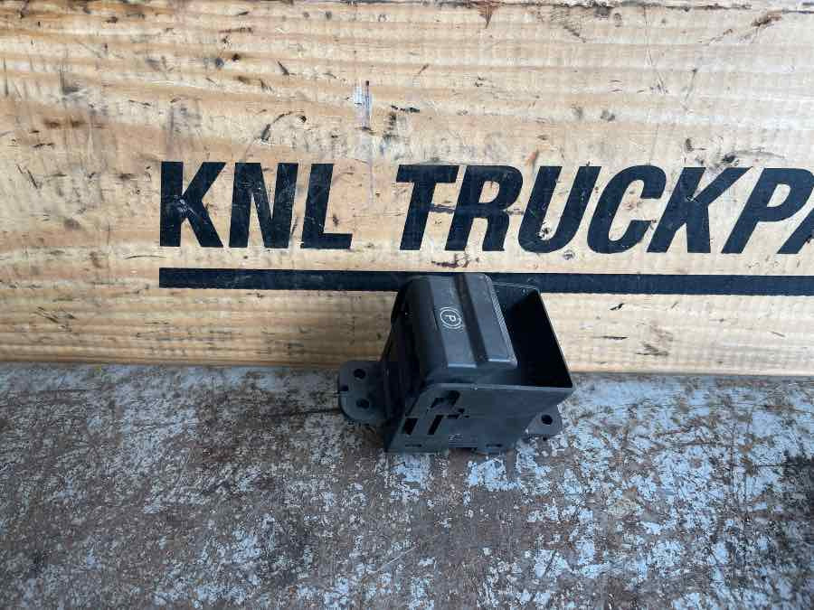VOLVO HANDBRAKE SWITCH 23126245 - Elektrisch systeem voor Vrachtwagen: afbeelding 1 VOLVO HANDBRAKE SWITCH 23126245 - Elektrisch systeem voor Vrachtwagen: afbeelding 1
