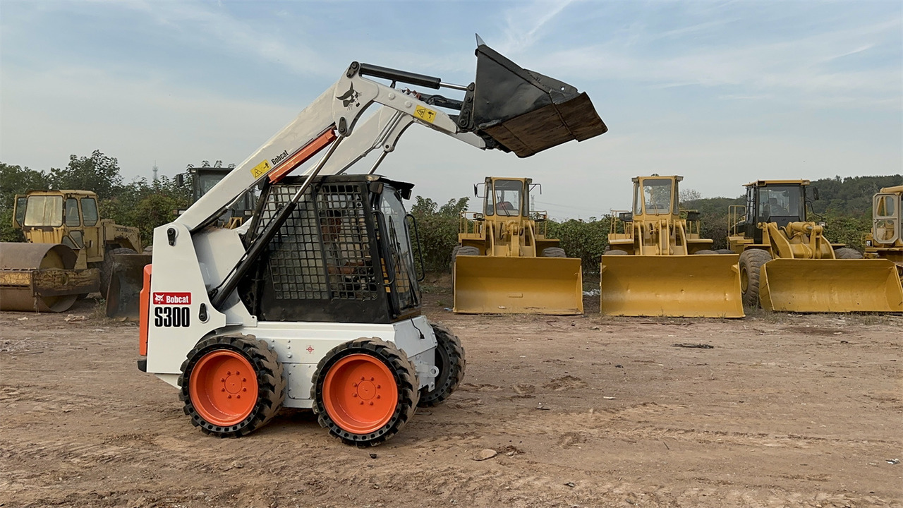 BOBCAT S300 - Schranklader: afbeelding 1 BOBCAT S300 - Schranklader: afbeelding 1